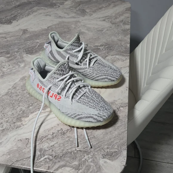Adidas Yeezy Boost 350 V2 Sneakers 💗RESERVED💗 - Picture 1 of 5